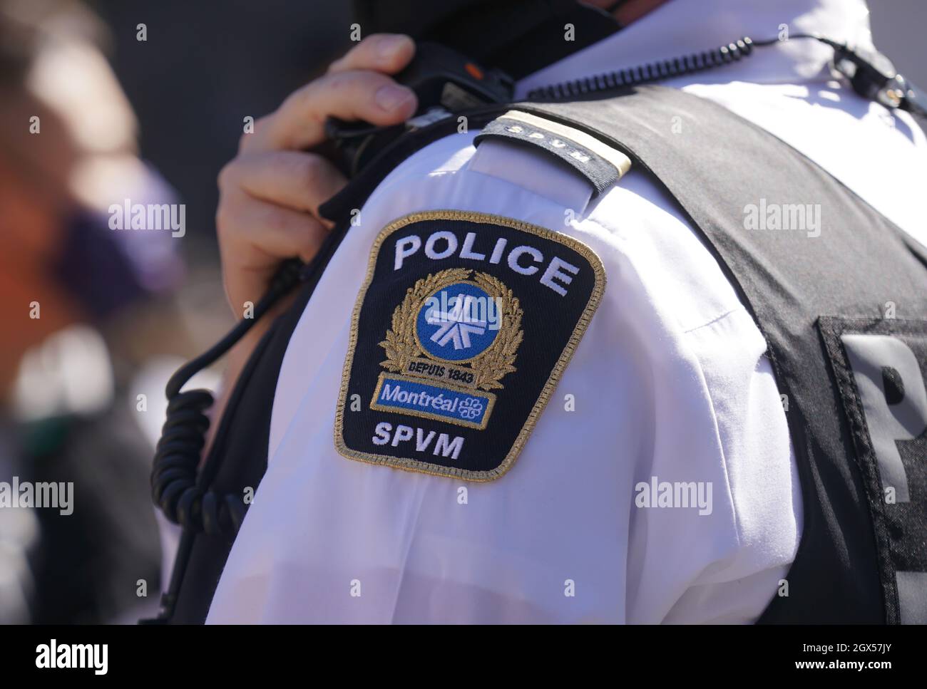 Montreal,Quebec,Canada,Marzo 21, 2021.primo piano di un'uniforme di polizia di Montreal insignia.Mario Beauregard/Alamy News Foto Stock