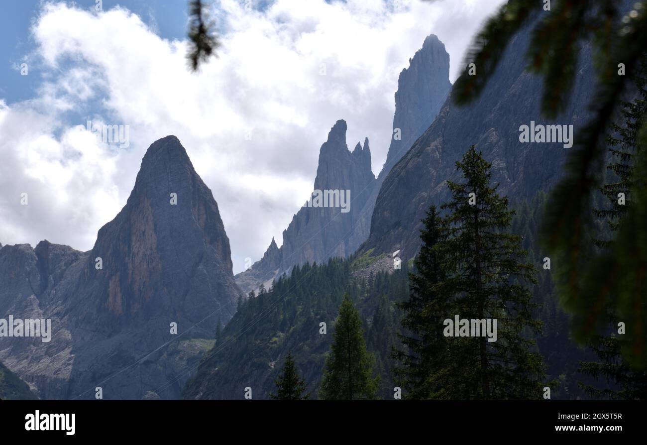 La punta della torre Hochleist alta 2413 metri nella parte alta della Val Fiscalina Foto Stock