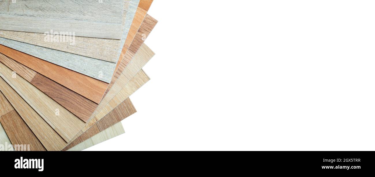 Campioni di vinile e linoleum su sfondo bianco isolato. Vinile per pavimenti con grana e motivo in legno. Foto di alta qualità Foto Stock