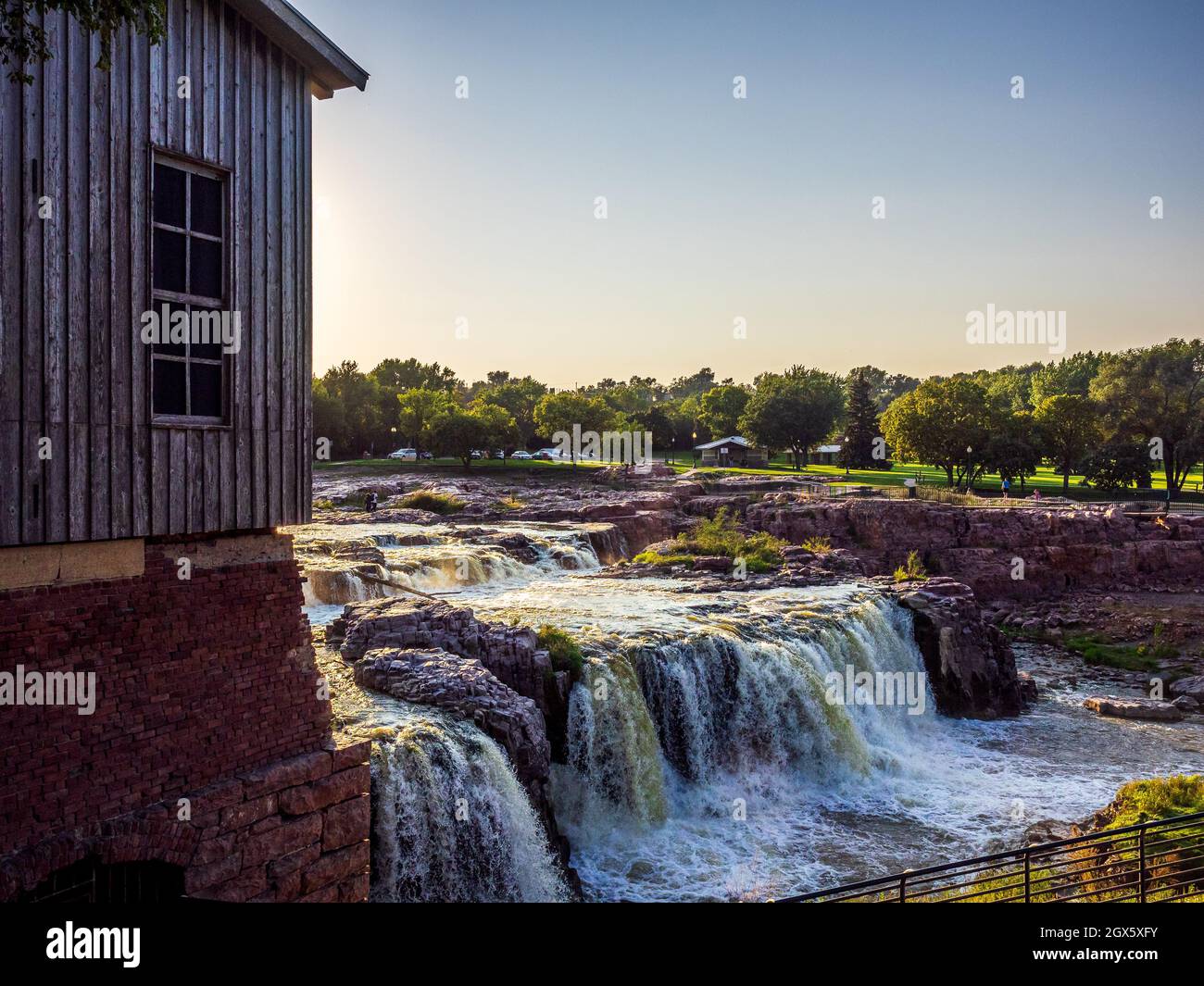 Le cascate che danno il nome alla città - Sioux Falls, South Dakota. Foto Stock