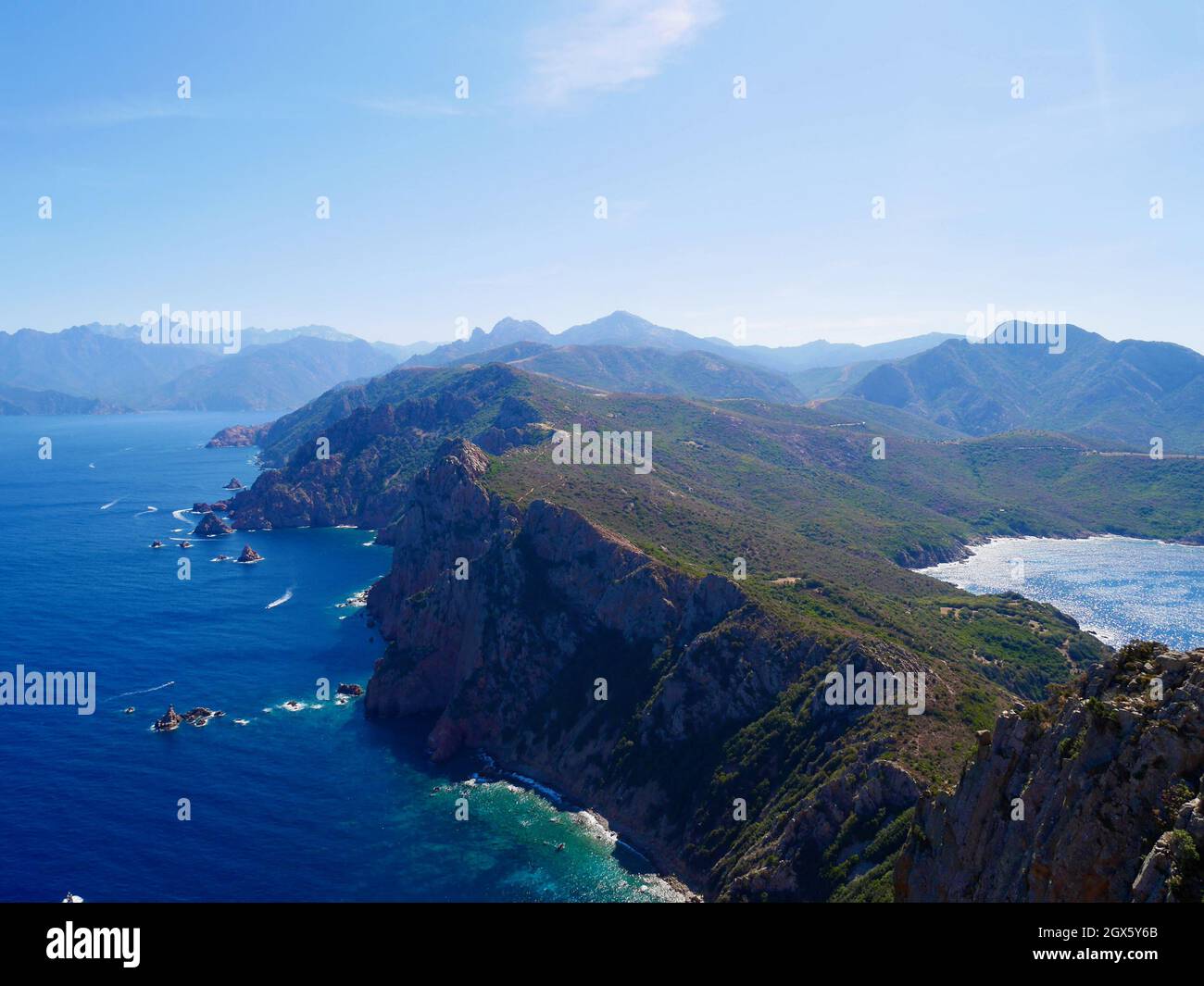 Vista aerea da Capo Rosso sul Golfo di Porto, Corsica, Francia. Foto Stock