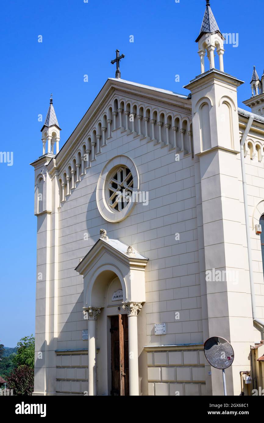 Chiesa cattolica romana nella cittadella medievale nel centro storico di Sighisoara, patrimonio dell'umanità dell'UNESCO nella regione della Transilvania (Transilvania), Rom Foto Stock