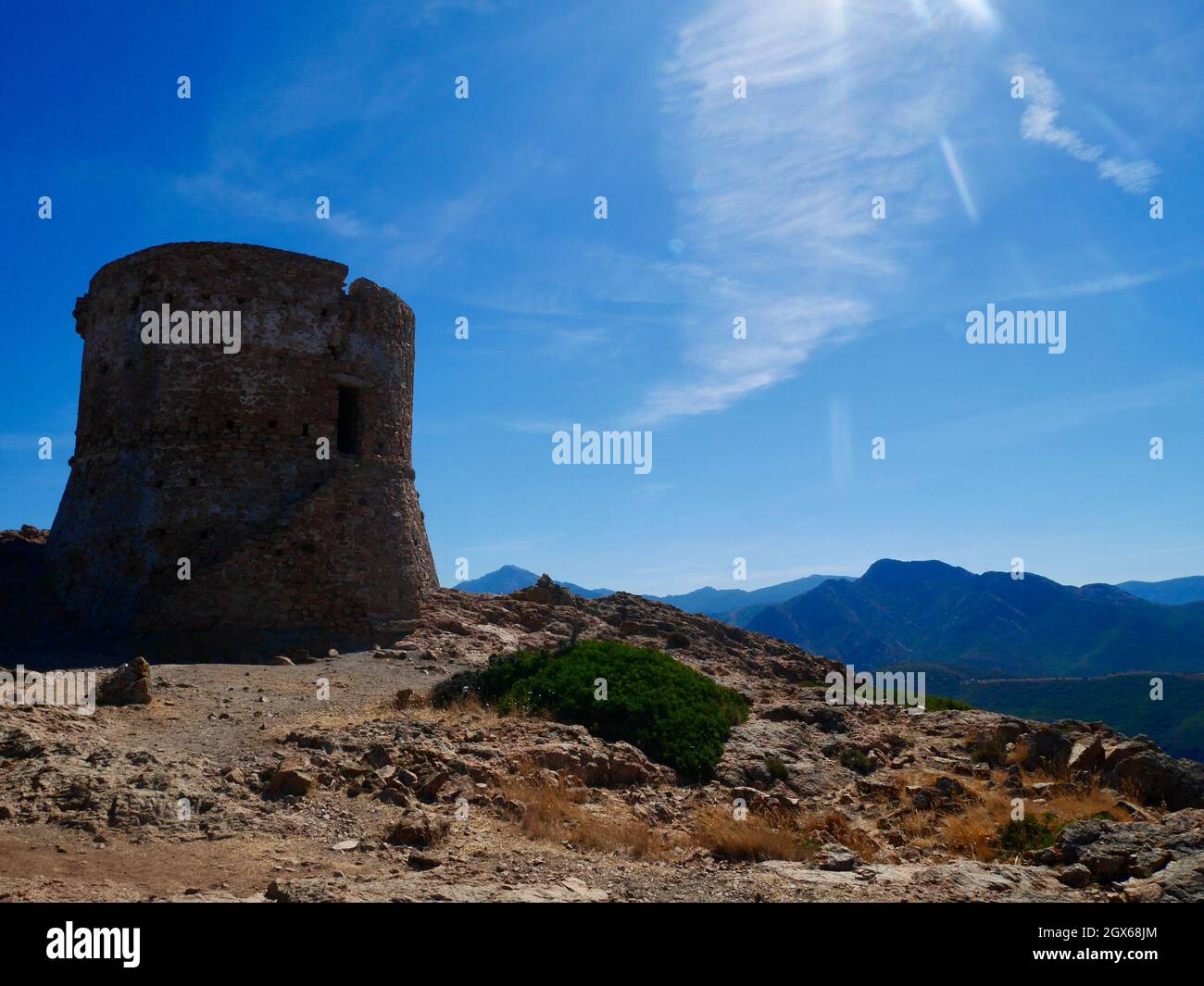 Torre Genovese Capo Rosso sull'isola Corsica, Francia. Foto Stock