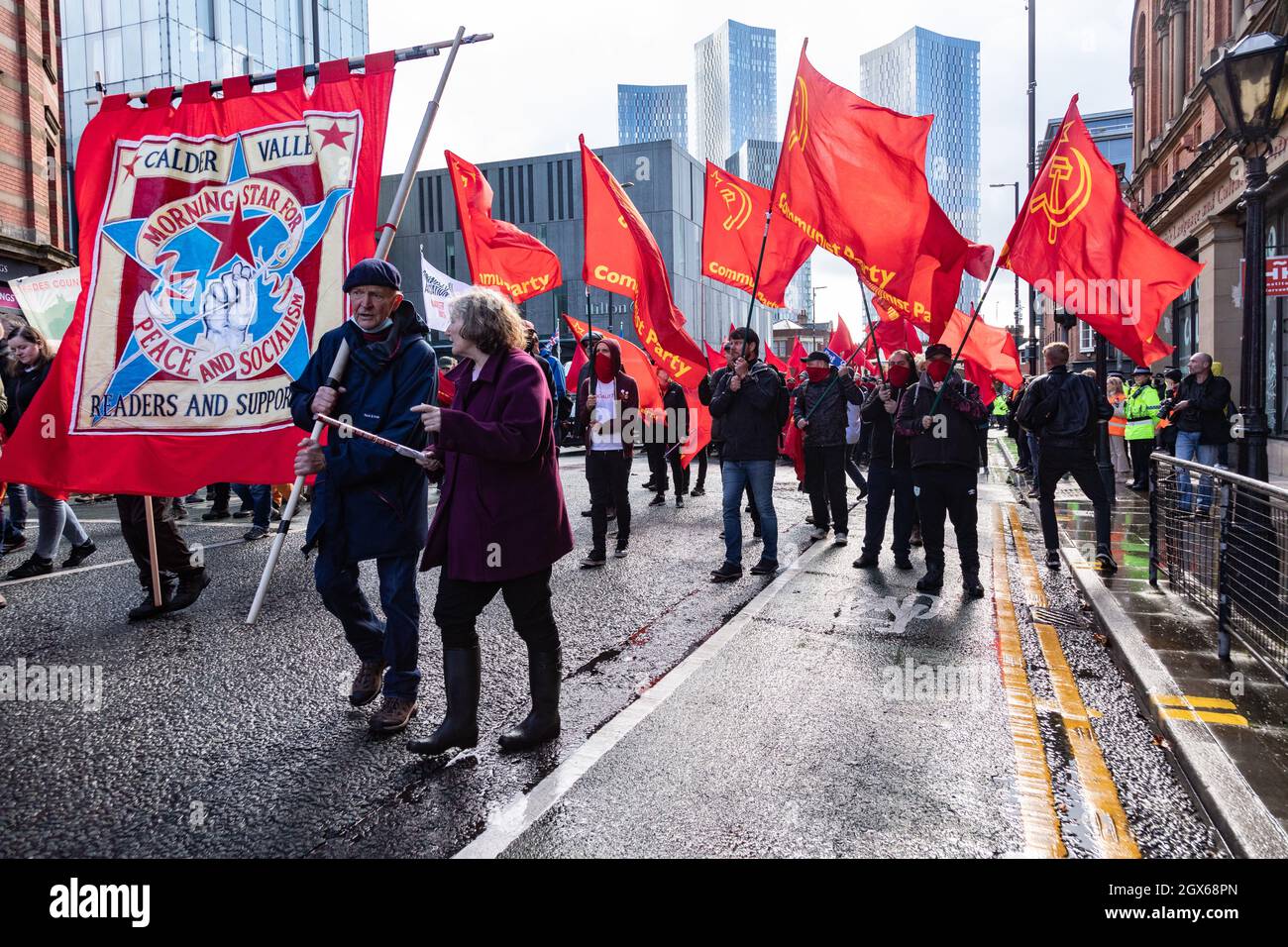 Manchester, Regno Unito. Domenica 3 ottobre, 2021. Marzo e radunarsi per protestare contro il governo e difendere la democrazia all'inizio della Conferenza dei conservatori Foto Stock