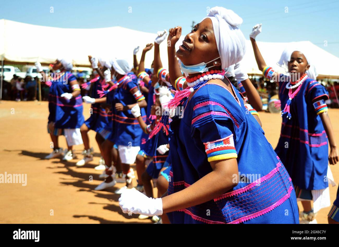 Ballerini africani tradizionali che celebrano la Giornata del Patrimonio in Sud Africa al Consiglio tradizionale Moletjie. Foto Stock