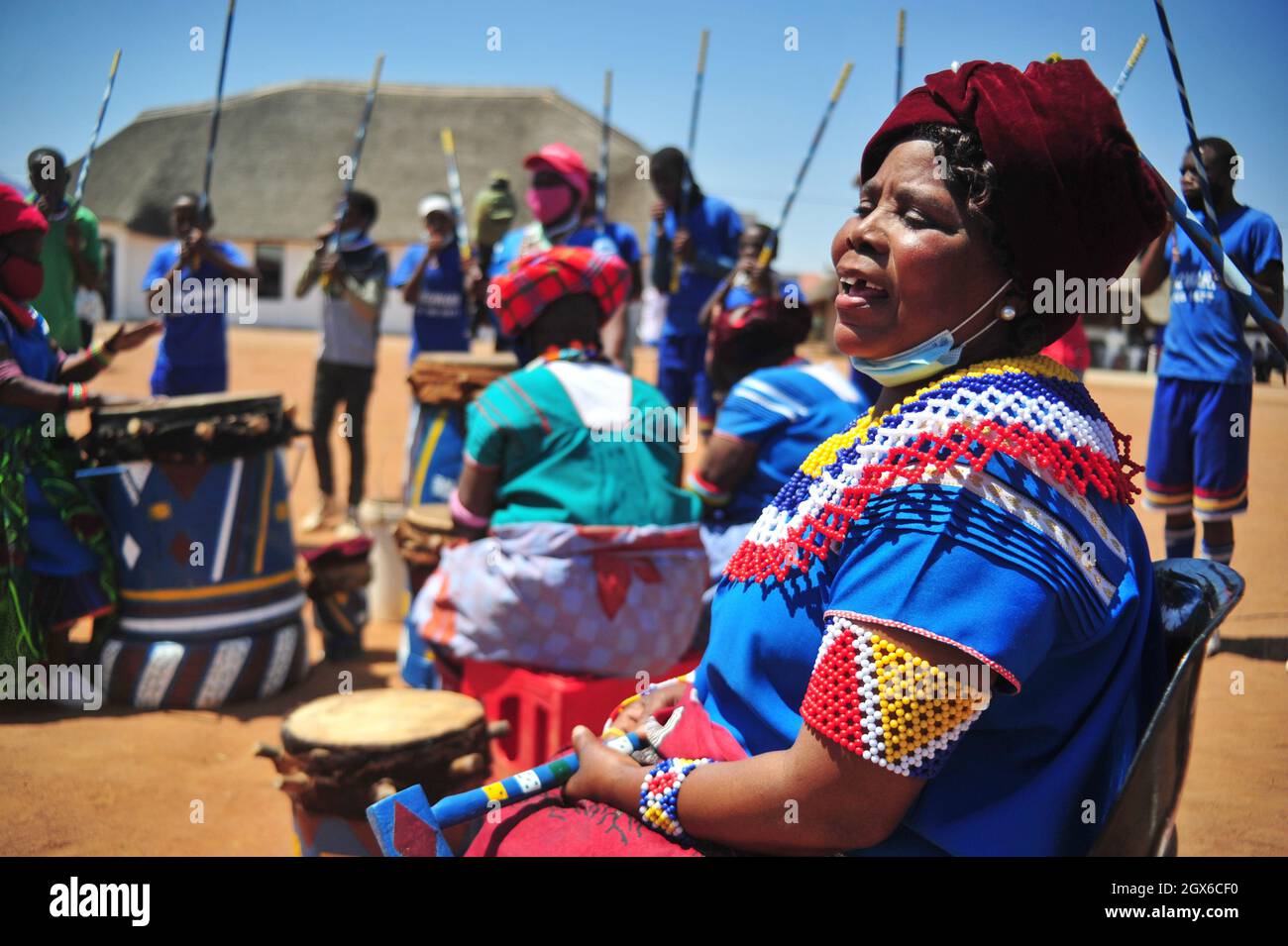 Ballerini africani tradizionali che celebrano la Giornata del Patrimonio in Sud Africa al Consiglio tradizionale Moletjie. Foto Stock
