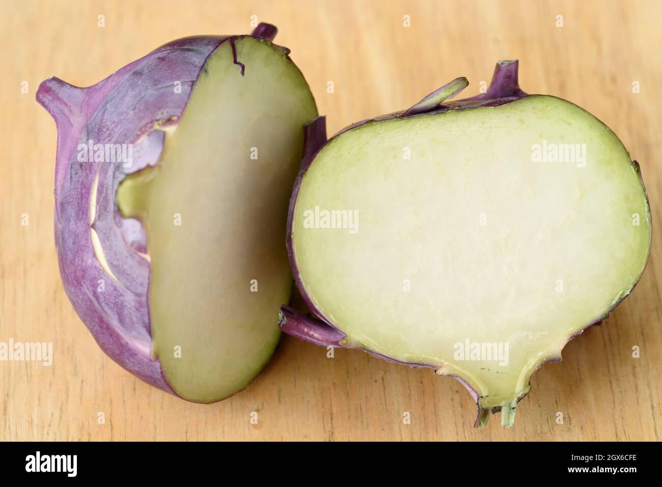 Brassica oleracea (Gongylodes Group) 'Modrava' Kohlrabi Kohl Rabi German Turnip F1 Hybrid Cut a metà settembre Foto Stock