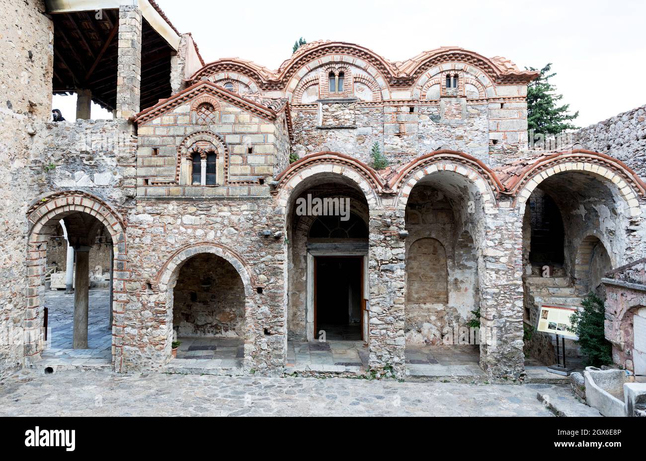 Antica chiesa bizantina a Mistras Città bizantina Peloponneso Grecia Foto Stock