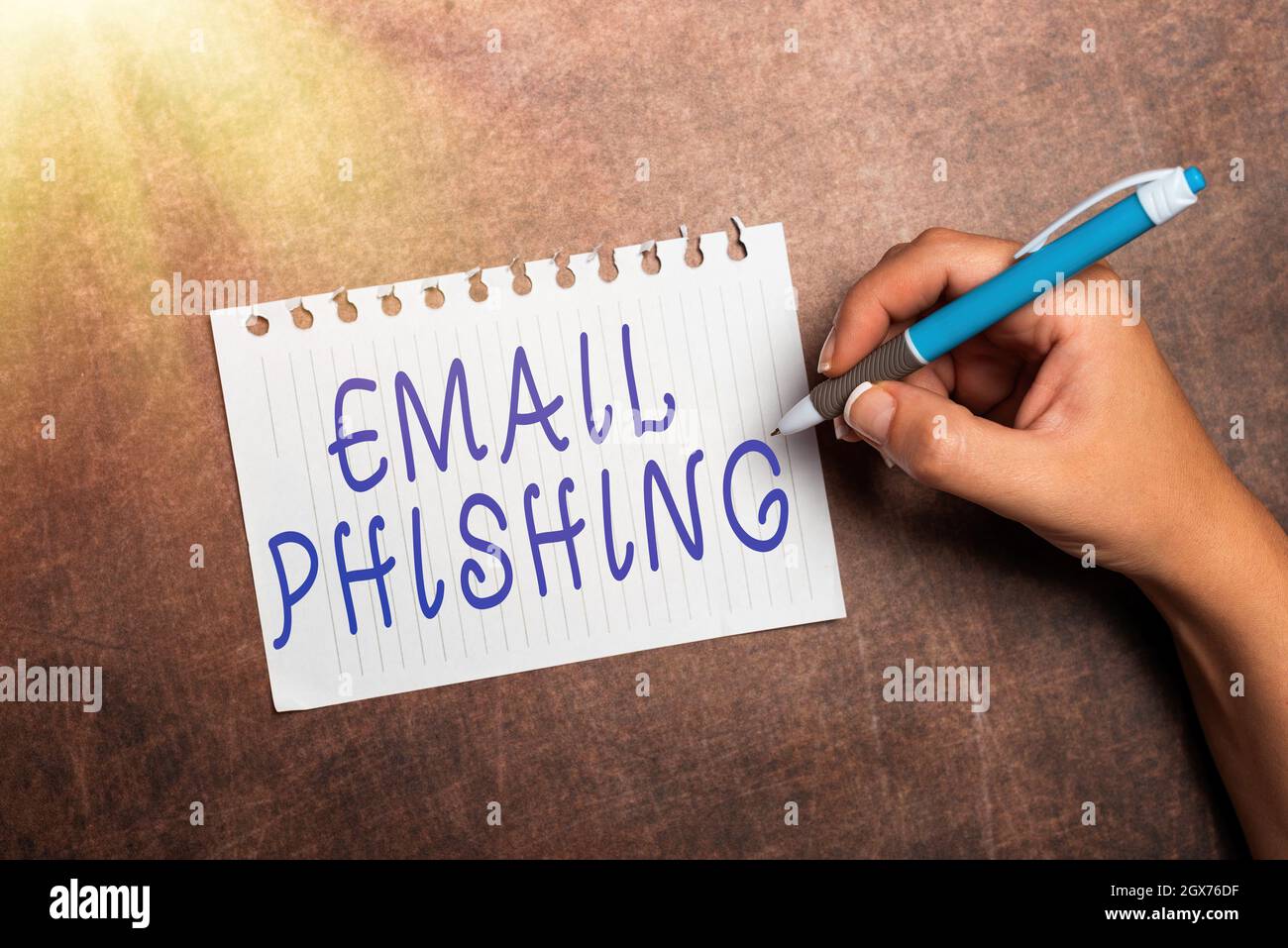 Firma che mostra il phishing e-mail. E-mail di panoramica aziendale che possono collegarsi a siti Web che distribuiscono malware scrivere Note e idee importanti Foto Stock