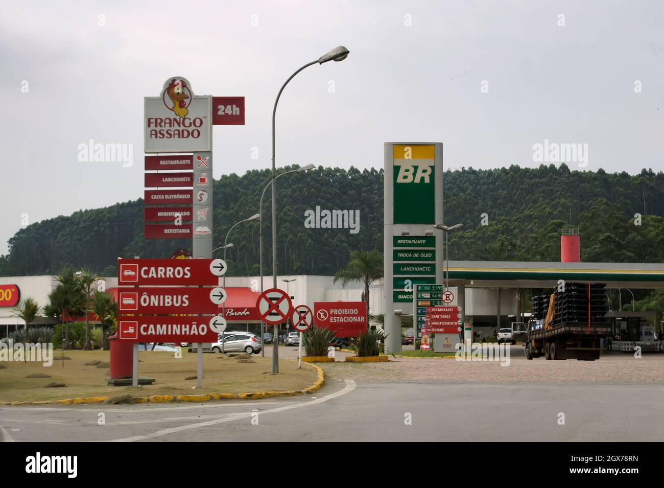 9 dicembre 2020. Caieiras, SP, Brasile. Ristorante Rede Frango Assado a una fermata su Rodovia Bandeirantes a São Paulo. Foto Stock