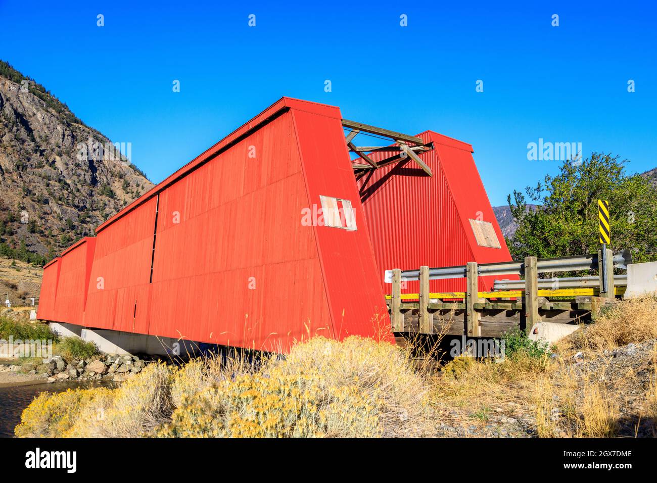 Il ponte ferroviario Ashnola n. 1, che misura 135 metri sul fiume Similkameen della British Columbia, fu completato nel 1907 e ricostruito nel 1926 con la sua Foto Stock