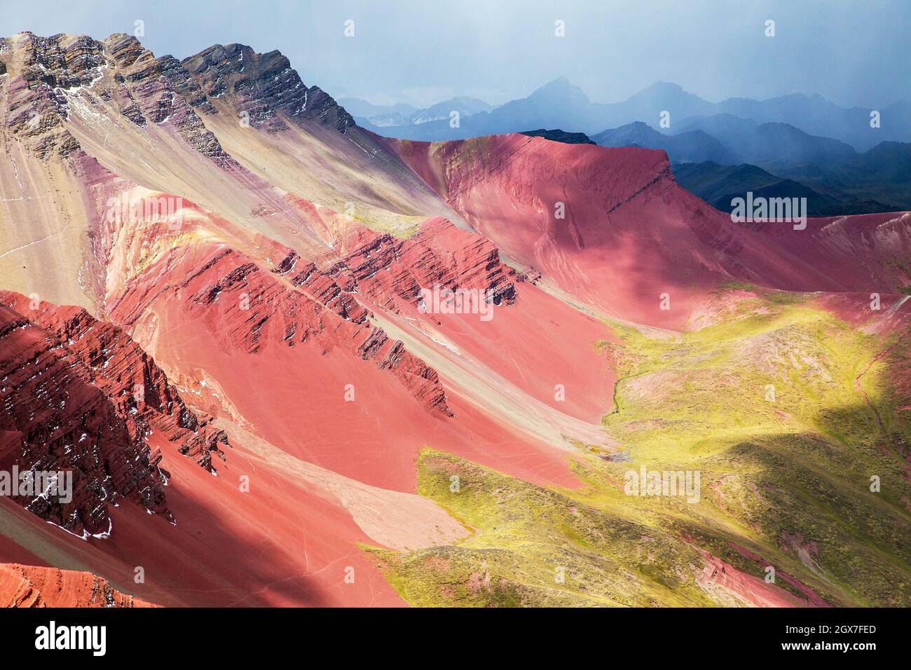 Montagne arcobaleno o Vinicunca Montana de Siete Colores, regione di Cuzco in Perù, Ande peruviane Foto Stock