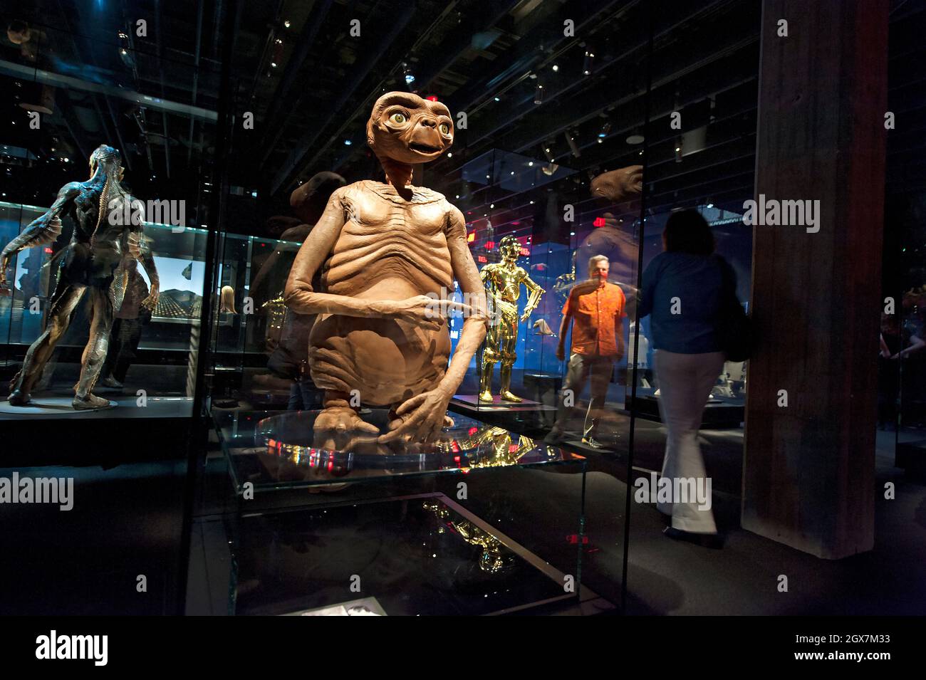 ET Character e altri film Sci-Fi esposti all'Academy Museum of Motion Pictures di Los Angeles, California Foto Stock