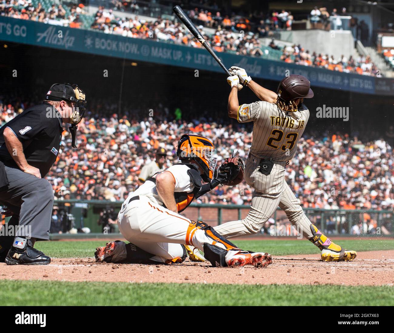 Ottobre 03 2021 San Francisco CA, U.S.A. San Diego shortstop Fernando tatis Jr. (23) in su a bat durante la partita di MLB tra i San Diego Padres ed i San Francisco Giants. Padres ha perso il 11-4 presso Oracle Park San Francisco Calif. Thurman James/CSM Foto Stock