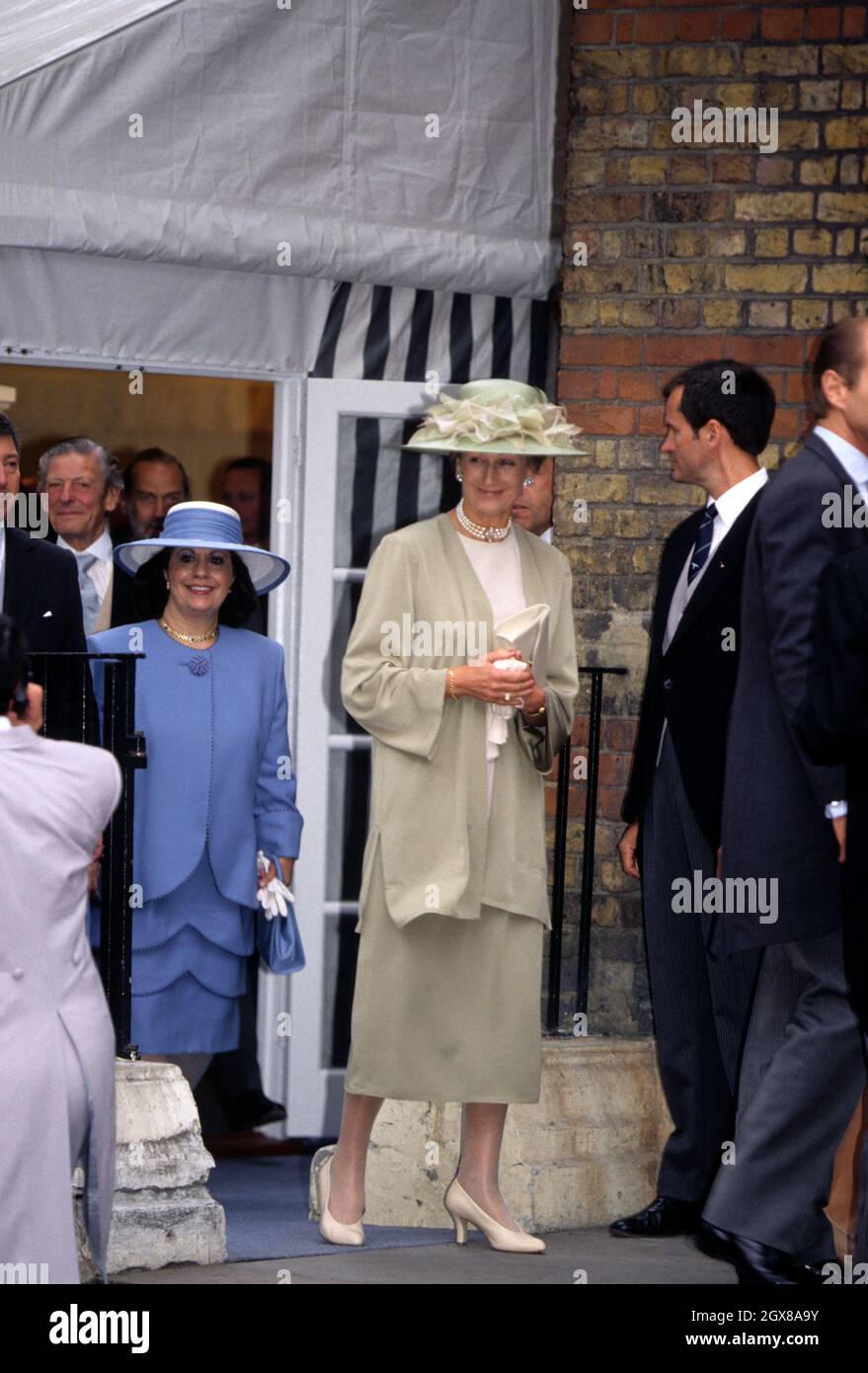 La Principessa Alexandra, l'onorevole Ogilvy (centro), partecipa alle nozze di Pavlos, Principe ereditario di Grecia e Marie-Chantal Miller presso la Cattedrale di St Sophia, Londra Foto Stock