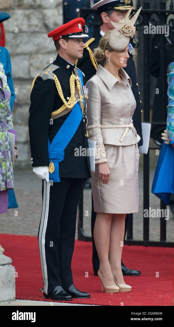 Il principe Edward, conte di Wessex e Sophie, contessa di Wessex partirà dopo il matrimonio del principe Guglielmo e Caterina Middleton all'Abbazia di Westminster il 29 aprile 2011. Foto Stock