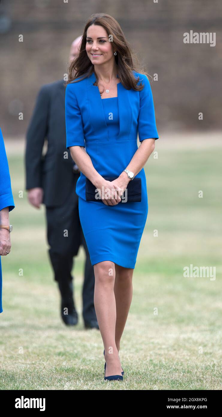 Catherine, Duchessa di Cambridge visita l'installazione della Torre di Londra in ceramica Poppy 'Blood Swept Lands and Seas of Red' dell'artista Paul Cummins, commemorando il 100° anniversario dello scoppio della prima guerra mondiale. Foto Stock