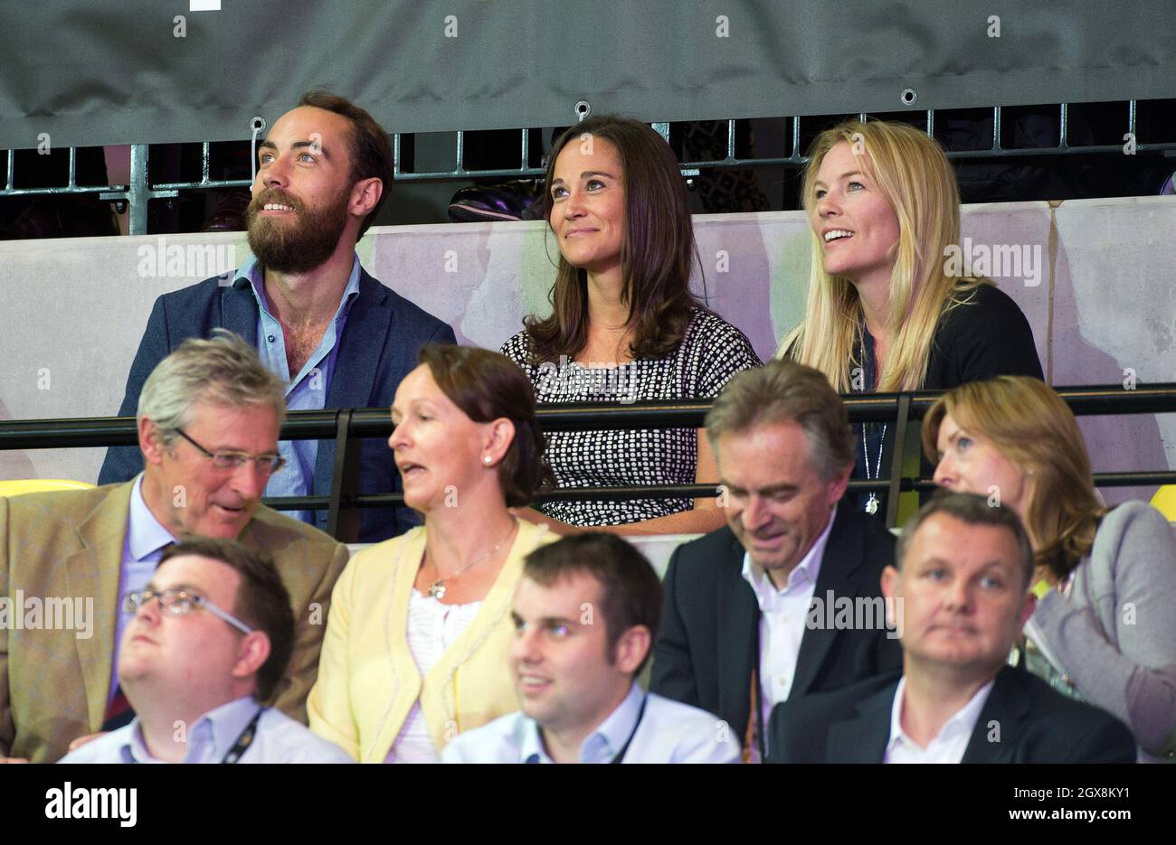 James Middleton, Pippa Middleton e Autumn Phillips guardano una partita di rugby su sedia a rotelle durante gli Invictus Games di Londra Foto Stock