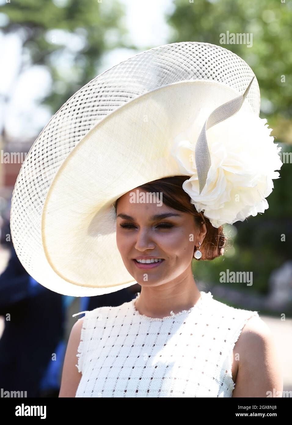 Samantha abbaia in un cappello impressionante partecipa il giorno delle Signore al Royal Ascot il 18 giugno 2015 Foto Stock