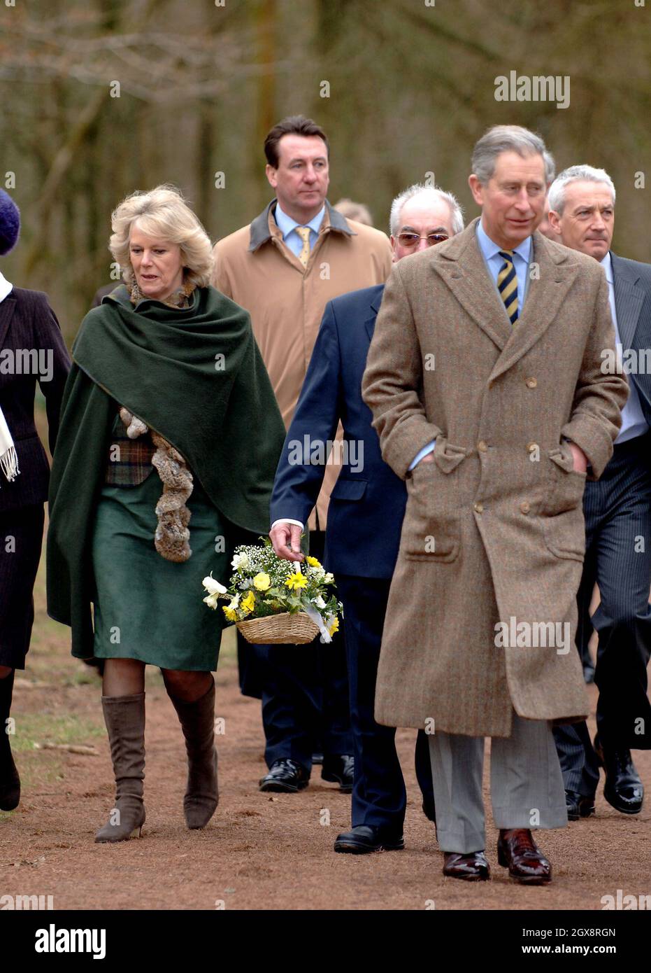 Camilla, Duchessa di Cornovaglia e Principe Carlo, Principe di Galles Visita l'Arboreto di Westonbirt e pianta il centesimo albero di acero per commemorare l'apertura della nuova Glade Rotary di aceri e per segnare l'inizio dell'anno dell'anniversario per l'Arboreto Nazionale, il 30 gennaio 2006 a Gloucestershire, Inghilterra. Anwar Hussein/allactiondigital.com *** Caption locale *** Camilla, Duchessa di Cornovaglia; Principe Carlo, Principe di Galles Foto Stock