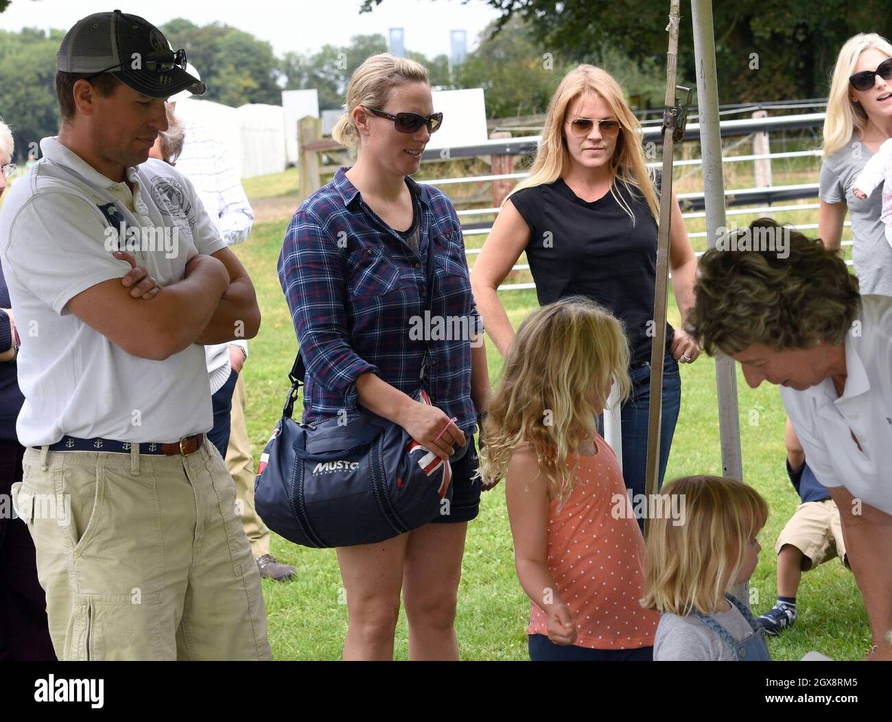 Peter Phillips, Zara Tindall, Savannah Phillips, Autumn Phillips e mia Tindall partecipano alle prove a cavallo Whatley Manor Gatcombe a Minchinhampton il 18 settembre 2016. Foto Stock