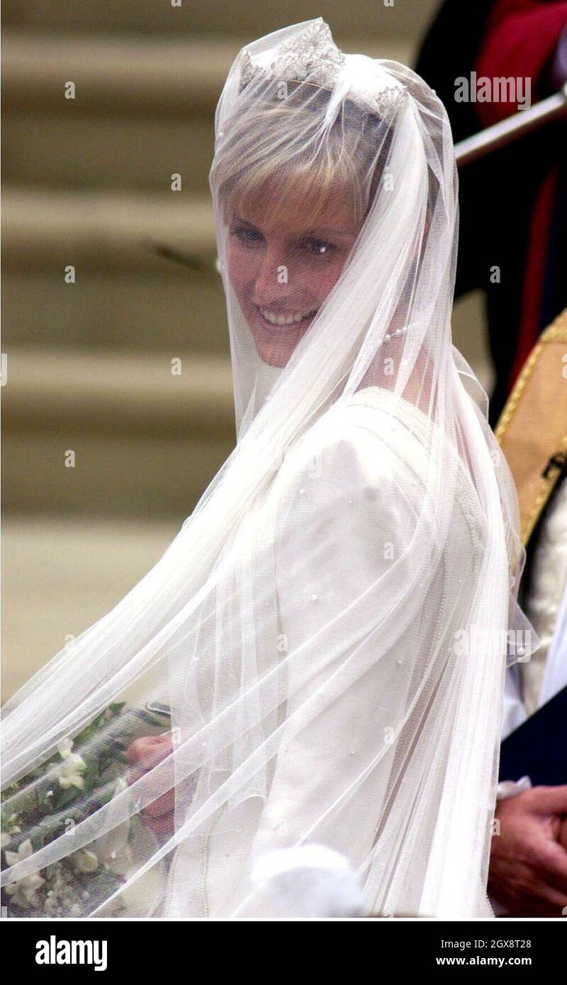 La sposa, Sophie Rhys-Jones arriva per il suo matrimonio al Principe Edoardo sabato 19 giugno 1999. Anwar Hussein/allactiondigital.com Foto Stock