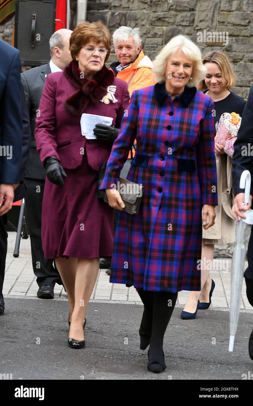 Camilla, Duchessa di Cornovaglia visita la stazione ferroviaria di Swindon per aprire Sir Daniel Gooch Place il 20 ottobre 2016. Foto Stock