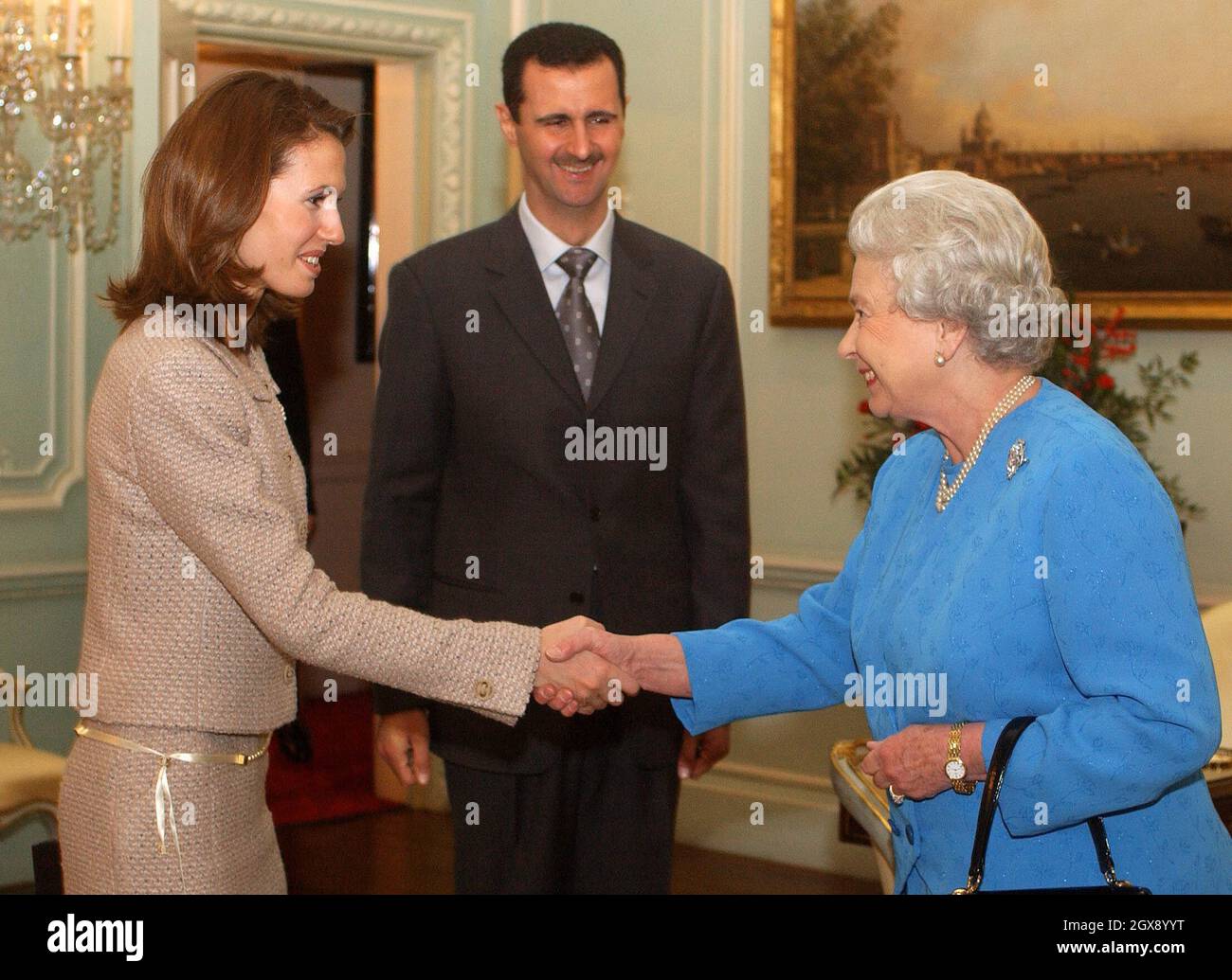 Sua Maestà la Regina Elisabetta II riceve Asma al-Assad e il Presidente della Siria Bashar al-Assad a Buckingham Palace, Londra. Foto Stock