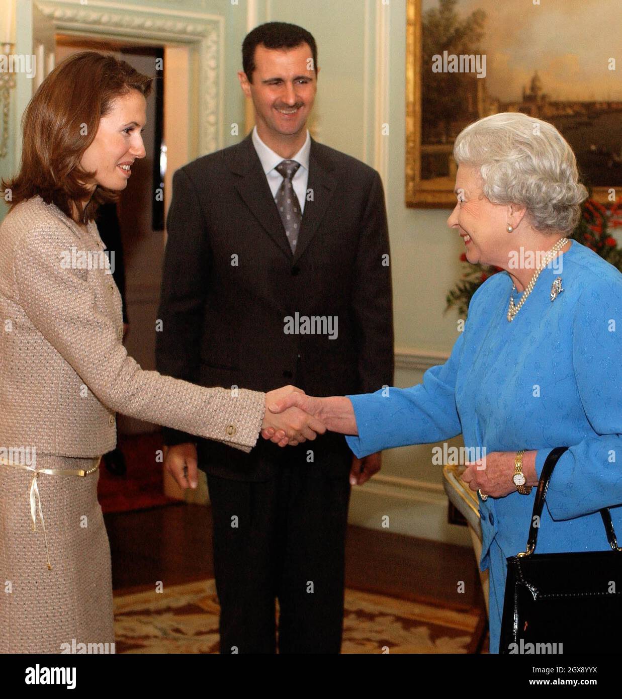 Sua Maestà la Regina Elisabetta II riceve Asma al-Assad e il Presidente della Siria Bashar al-Assad a Buckingham Palace, Londra. Foto Stock