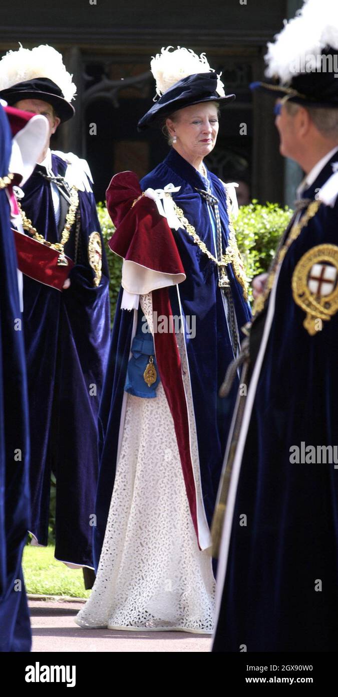 La Regina Margrethe II di Danimarca, indossando abiti cerimoniali, assiste all'Ordine della Garter, a Windsor. Intera lunghezza, royalty. Foto Stock
