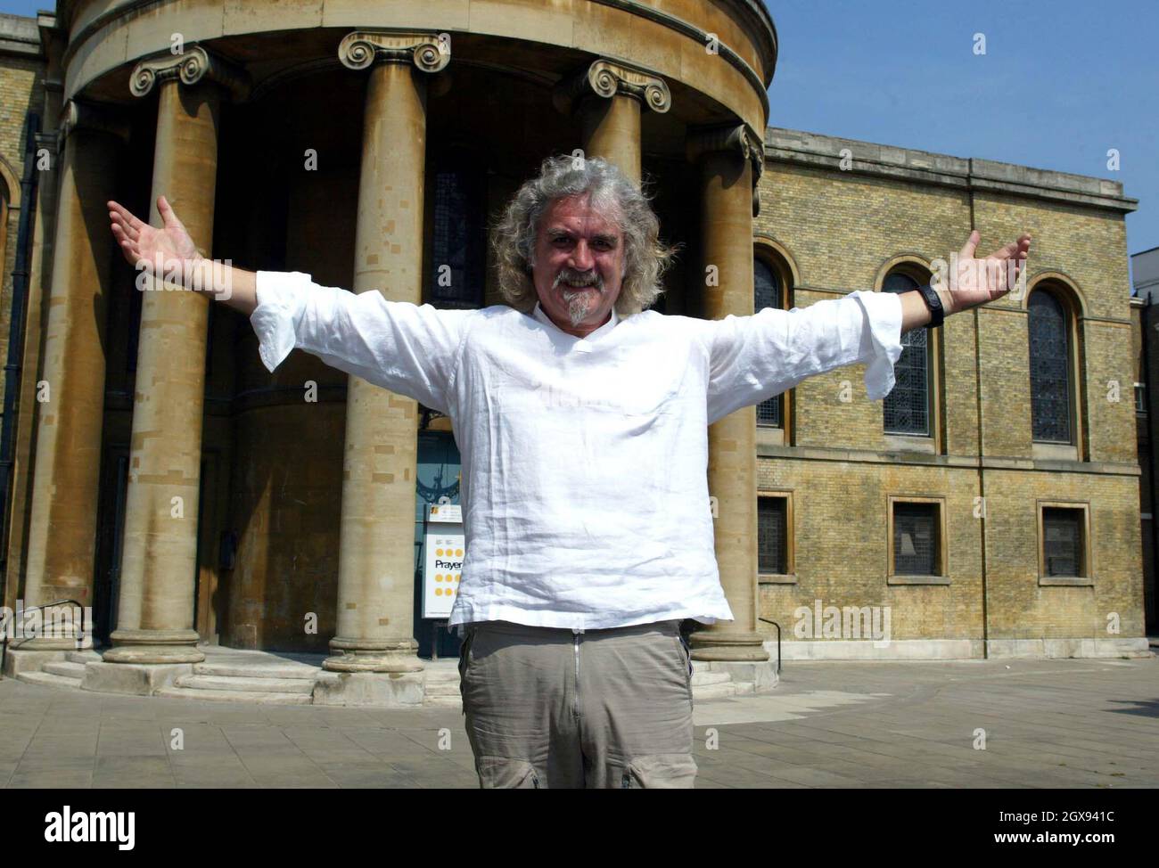 Billy Connolly in una Chiesa di Londra del Nord per promuovere il suo nuovo film The Man Who Sued God. Colpo di testa. Foto Stock