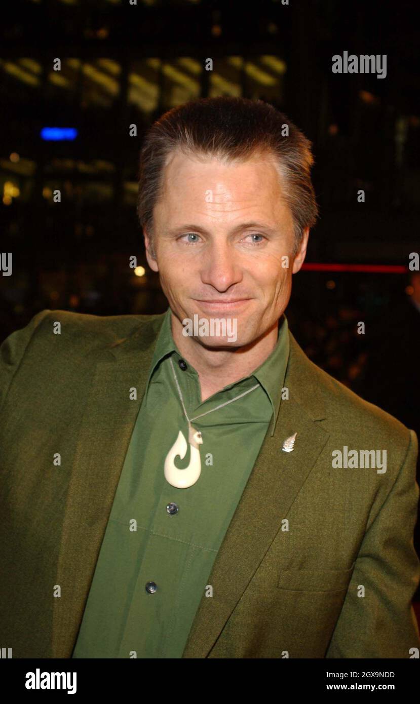 Vigo Mortenson alla prima europea del "Signore degli anelli - il ritorno del re" al Sony Centre, Potsdamer Platz, Berlino. Foto Stock