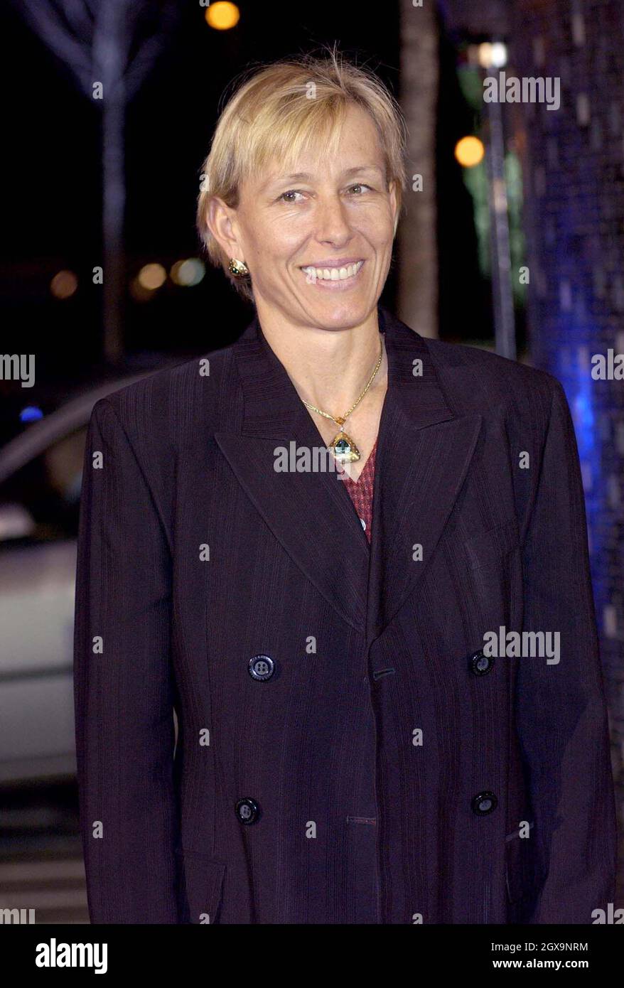 Martina Navratilova arriva per la BBC Sports Personality of the Year 2003 che si tiene presso il BBC TV Centre di Londra. Foto Stock