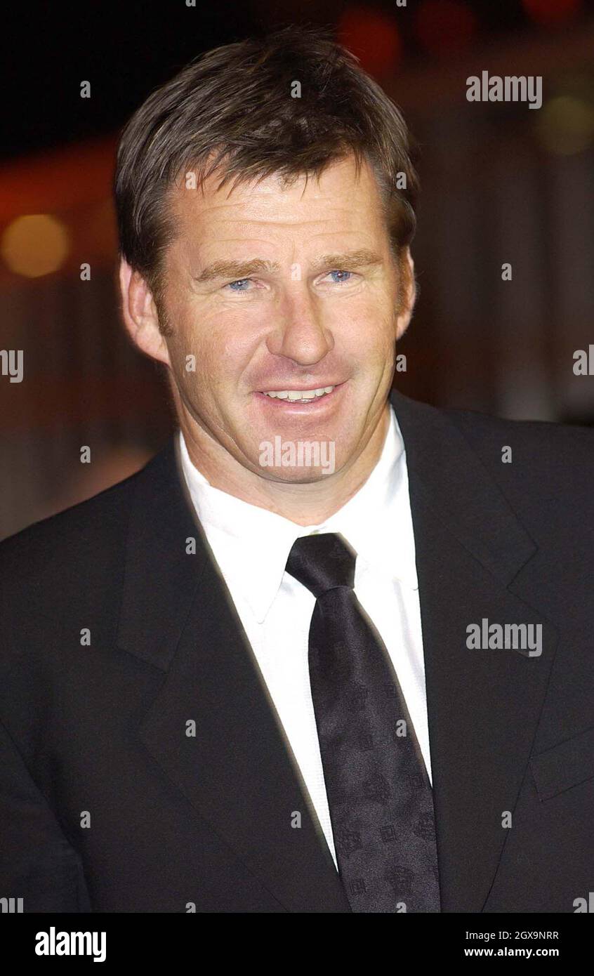 Nick Faldo arriva per la BBC Sports Personality of the Year 2003 che si tiene presso il BBC TV Centre di Londra. Foto Stock