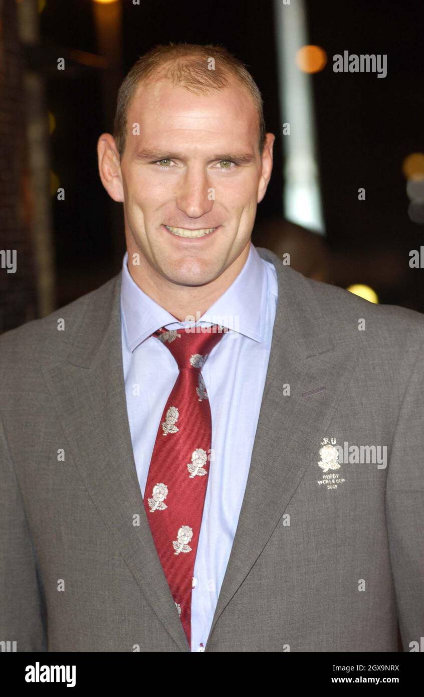 Lawrence Dallaglio arriva per la BBC Sports Personality of the Year 2003 che si tiene presso il BBC TV Centre di Londra. Foto Stock