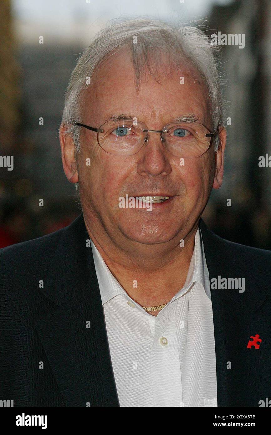 Pete Waterman a Mamma mia! La madre di tutti i musical celebra 5 anni nel West End. Foto Stock