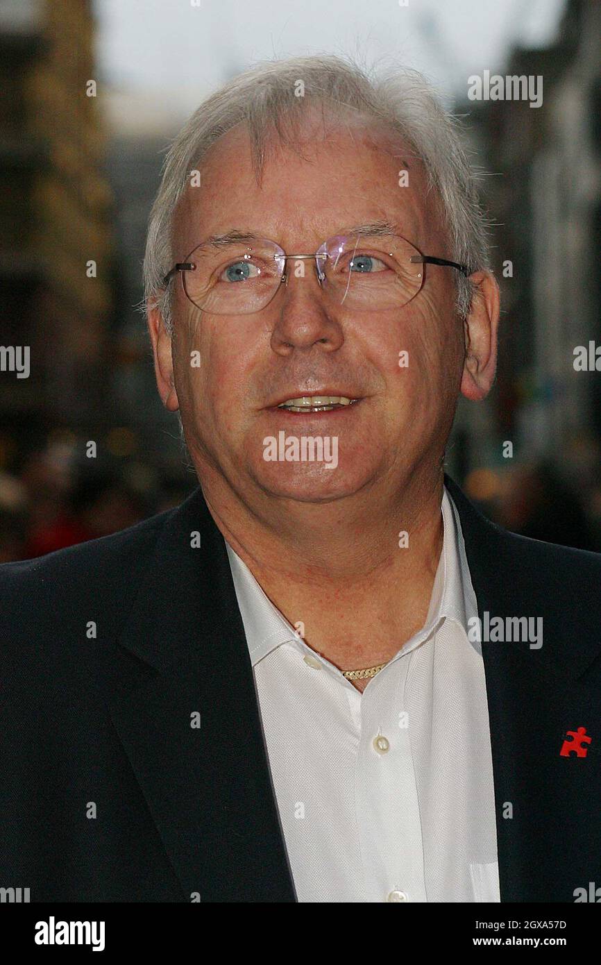 Pete Waterman a Mamma mia! La madre di tutti i musical celebra 5 anni nel West End. Foto Stock