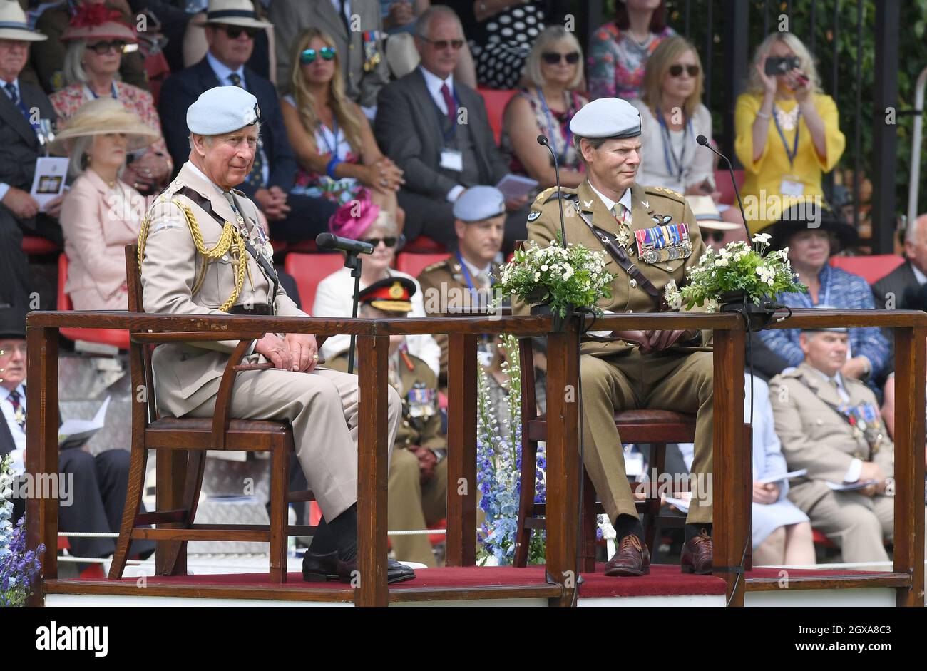 Il Principe di Galles visita la Cattedrale di Salisbury per celebrare il 60° anniversario del corpo aereo dell'Esercito e partecipa ad un servizio di consacrazione per il nuovo Guidon del corpo il 06 luglio 2017. Foto Stock