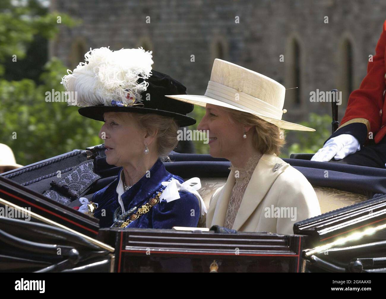 La principessa Alexandra e la duchessa di Gloucester partecipano all'Ordine del servizio Garter nella cappella di St George, Windsor 14 giugno 2004, Inghilterra. Foto Stock