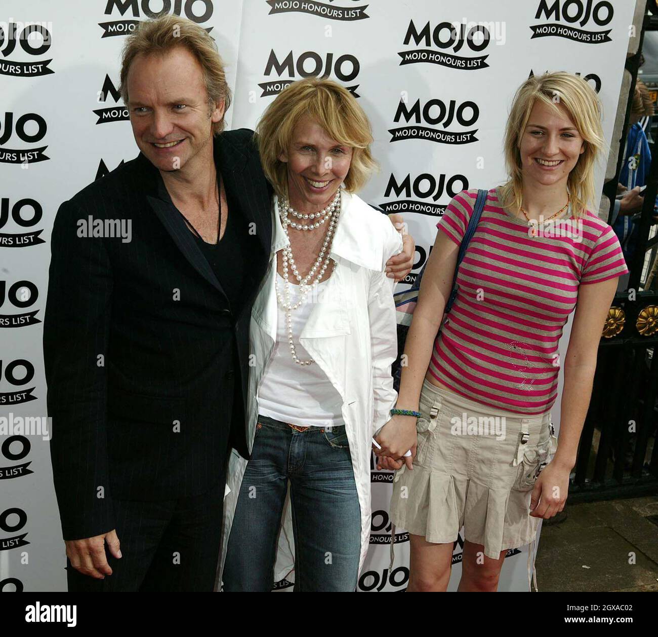 Sting e Trudie Styler e la figlia arrivano al Mojo Awards presso la Banqueting Hall di Whitehall, Londra. Foto Stock