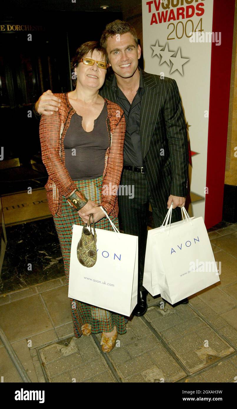 Roberta Taylor partecipa ai 2004 TV Quick Awards al Dorchester Hotel di Londra. Foto Stock