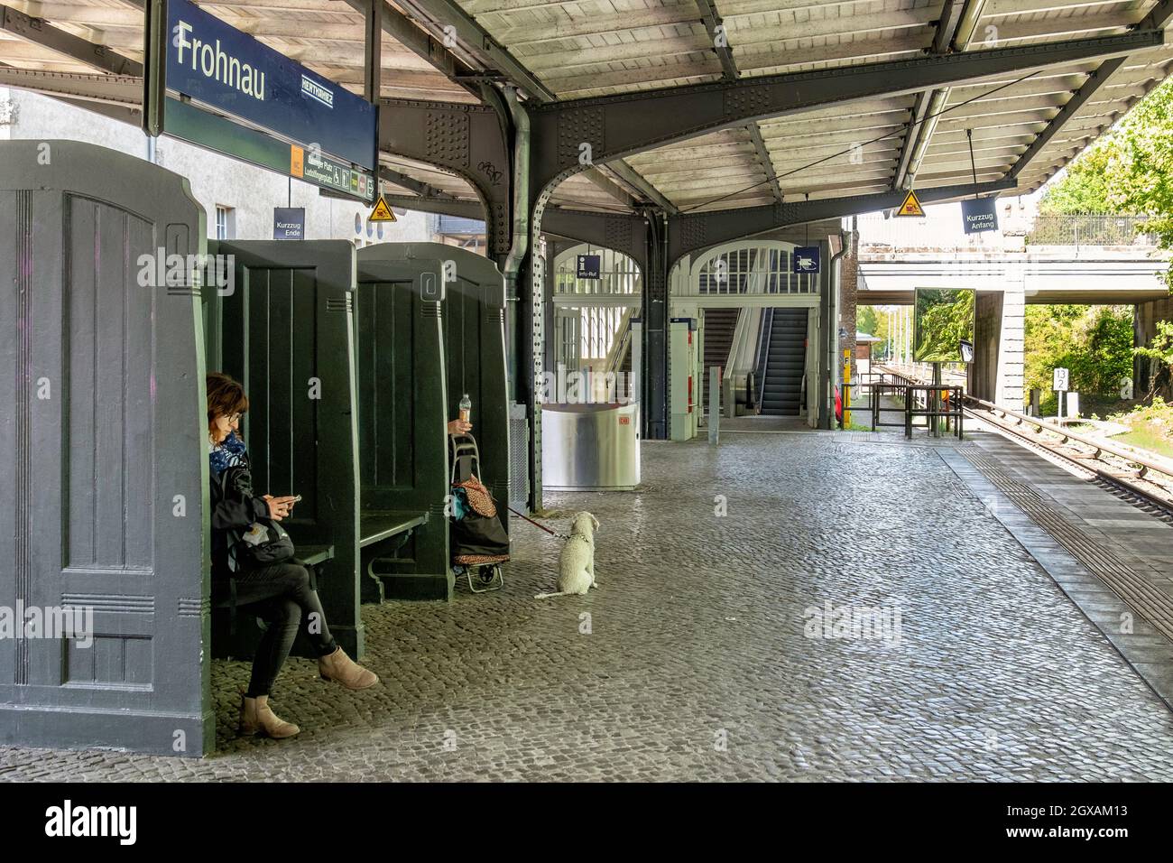 La stazione ferroviaria della S-bahn di Frohnau serve la linea S1 della rete di comunicazione Berlino-Brandeburgo Foto Stock