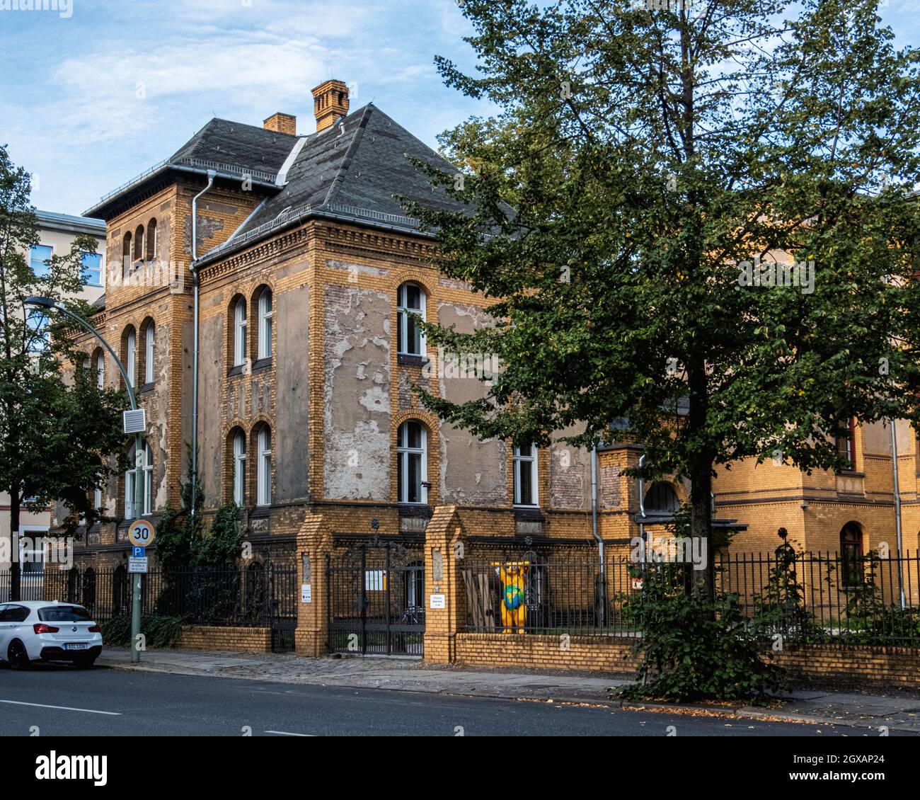 Esterno e facciata di un edificio storico in Hessische Str. 1,,Mitte, Berlino Foto Stock