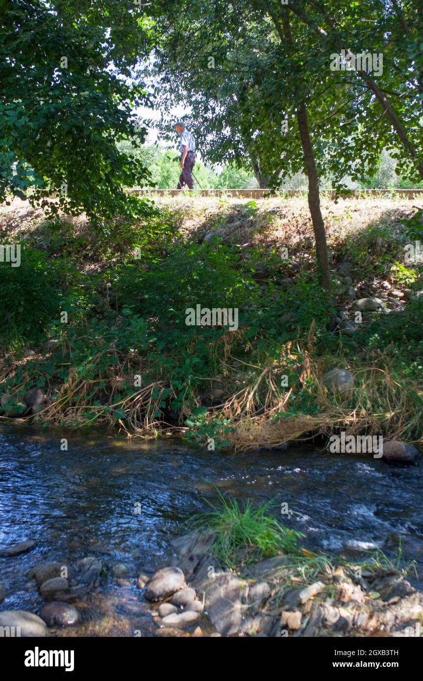 Area ricreativa del fiume Ambroz di Abadia. Turismo senior in Estremadura, Spagna. Foto Stock