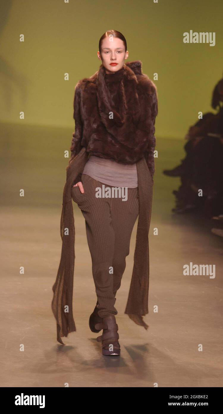 Modelli in passerella per il Rick Owens Fashion Show alla Paris Fashion Week. Foto Stock