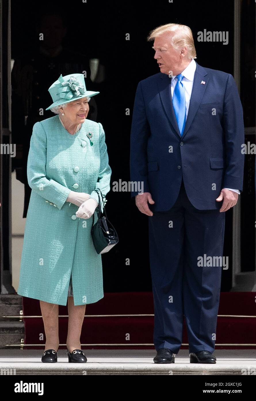 La Regina Elisabetta II e il Presidente Donald Trump partecipano a un cerimonia di benvenuto a Buckingham Palace il primo giorno della visita di Stato del Presidente degli Stati Uniti in Gran Bretagna il 03 giugno 2019. Foto Stock