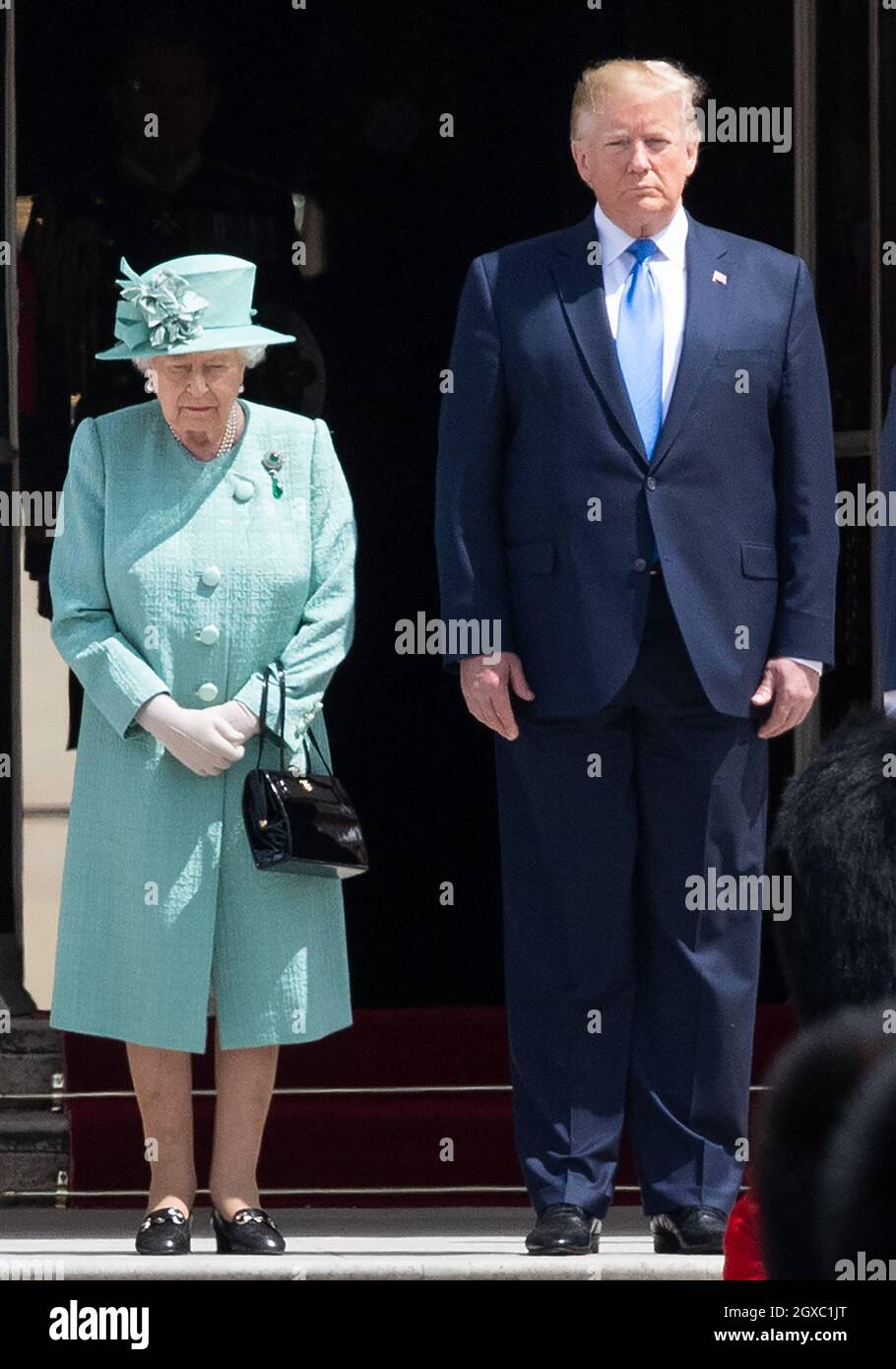 La Regina Elisabetta II e il Presidente Donald Trump partecipano a un cerimonia di benvenuto a Buckingham Palace il primo giorno della visita di Stato del Presidente degli Stati Uniti in Gran Bretagna il 03 giugno 2019. Foto Stock