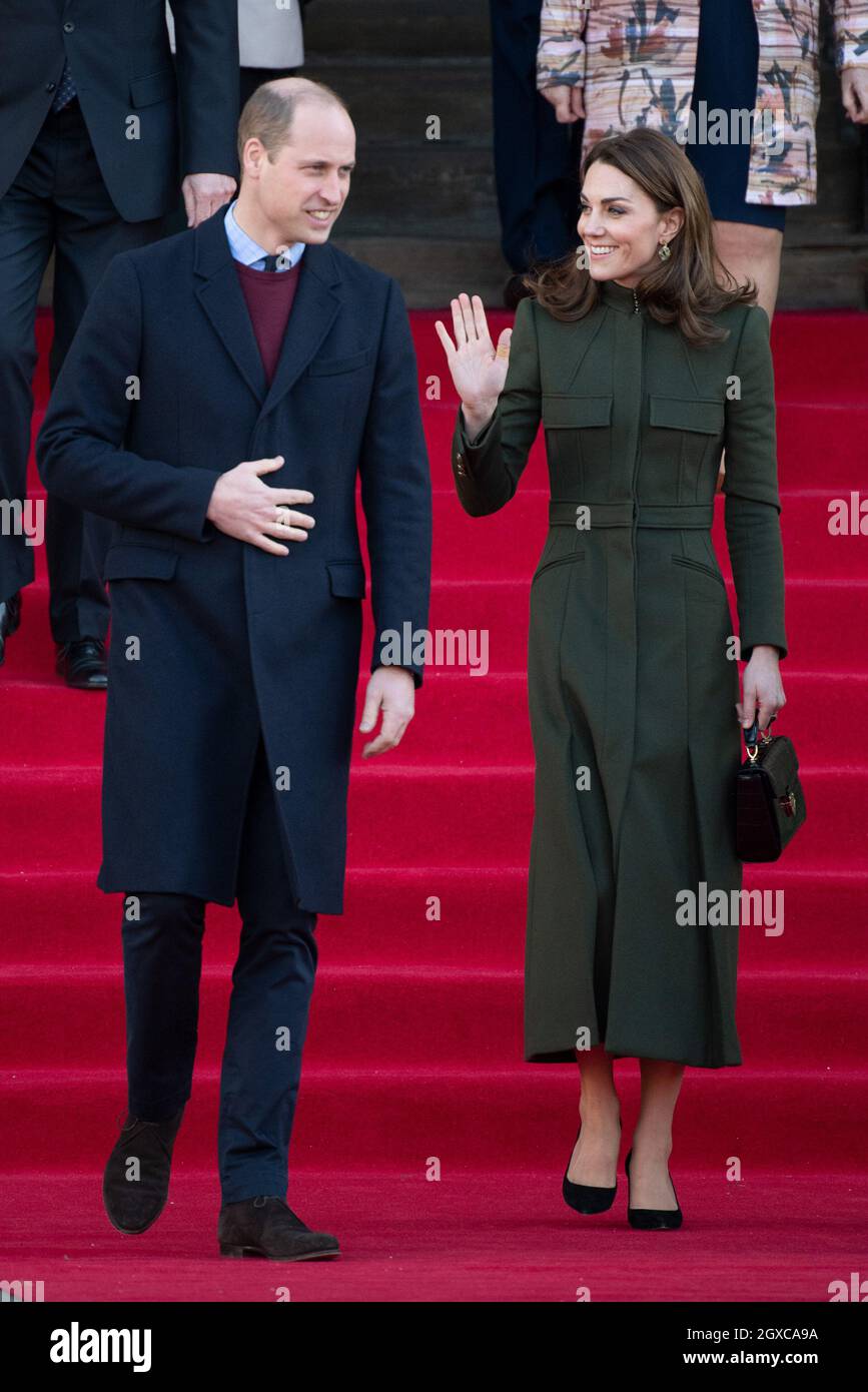 La Duchessa di Cambridge con cappotto di kaki di Alexander McQueen e il Duca di Cambridge visitano il Municipio di Centenary Square, Bradford, Yorkshire il 15 gennaio 2020. Foto Stock