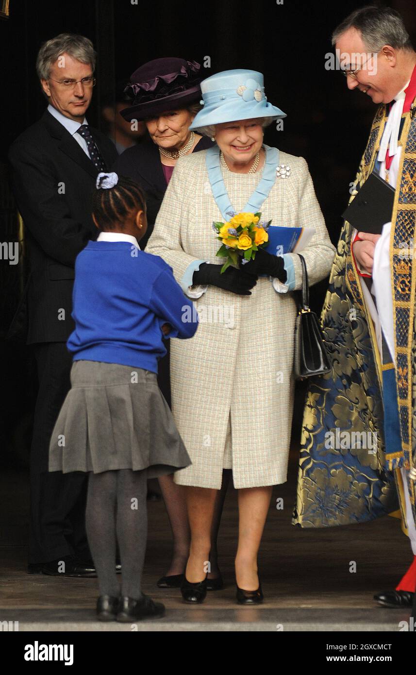 La Regina Elisabetta II arriva per il Servizio di osservanza del Commonwealth Day presso l'Abbazia di Westminster a Londra, in Inghilterra. Foto Stock