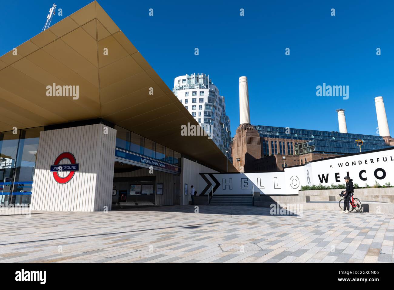 Londra. REGNO UNITO. 10.03.2021. Vista esterna della Battersea Power Station, una delle due nuove stazioni della metropolitana di Londra sulla Northern Line. Foto Stock